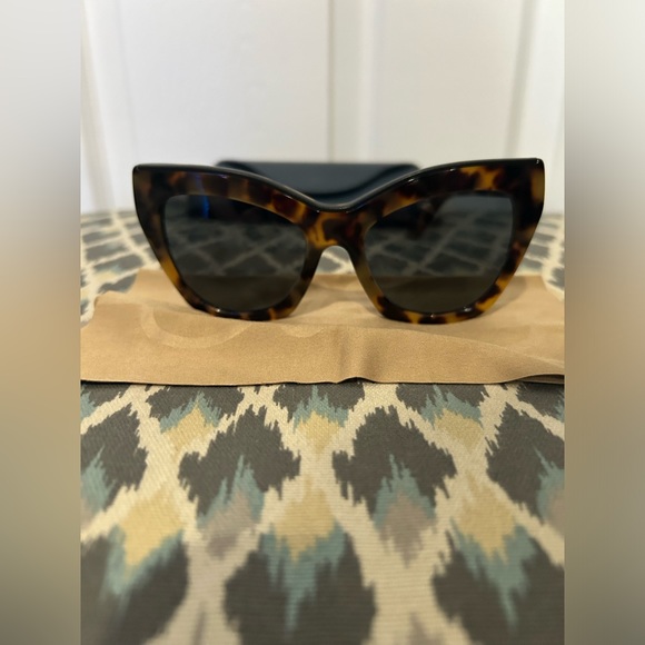 Loewe Accessories - EUC Loewe Sunglasses LW40014U Gorgeous Cat Eye. Rx lenses Brown 53E tortoise